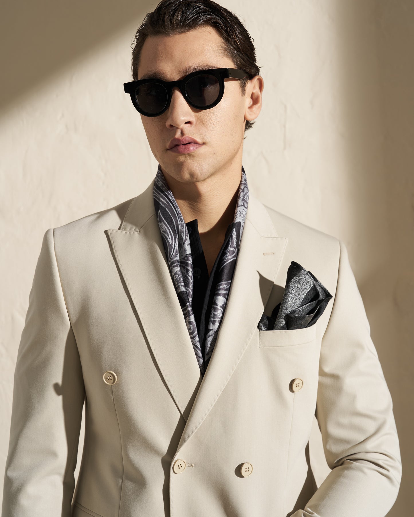 Men’s Lightweight Double-Breasted Blazer – Beige