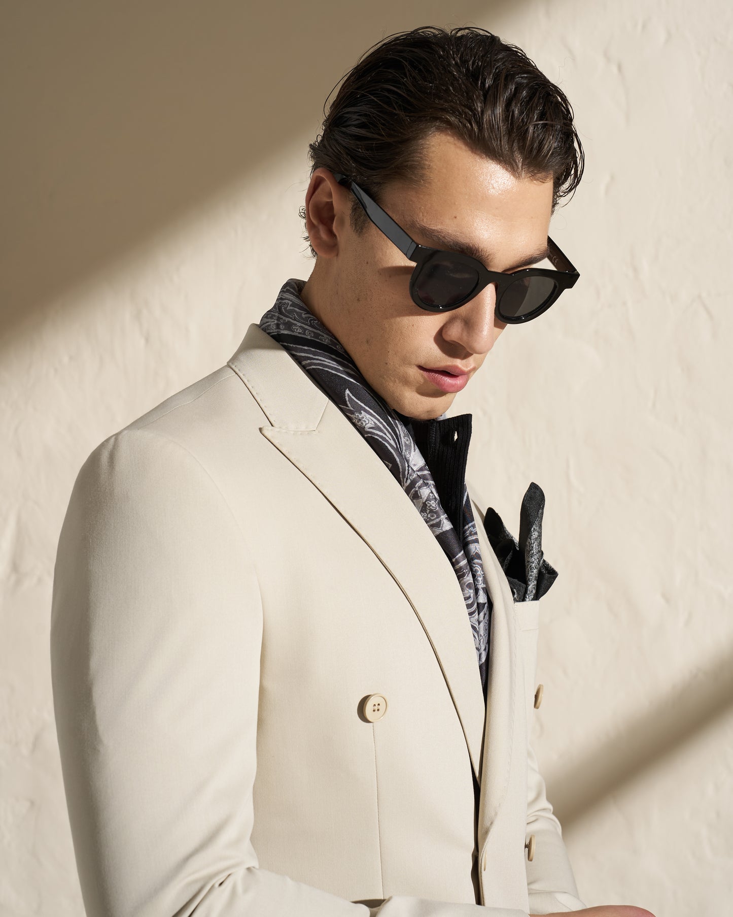 Men’s Lightweight Double-Breasted Blazer – Beige
