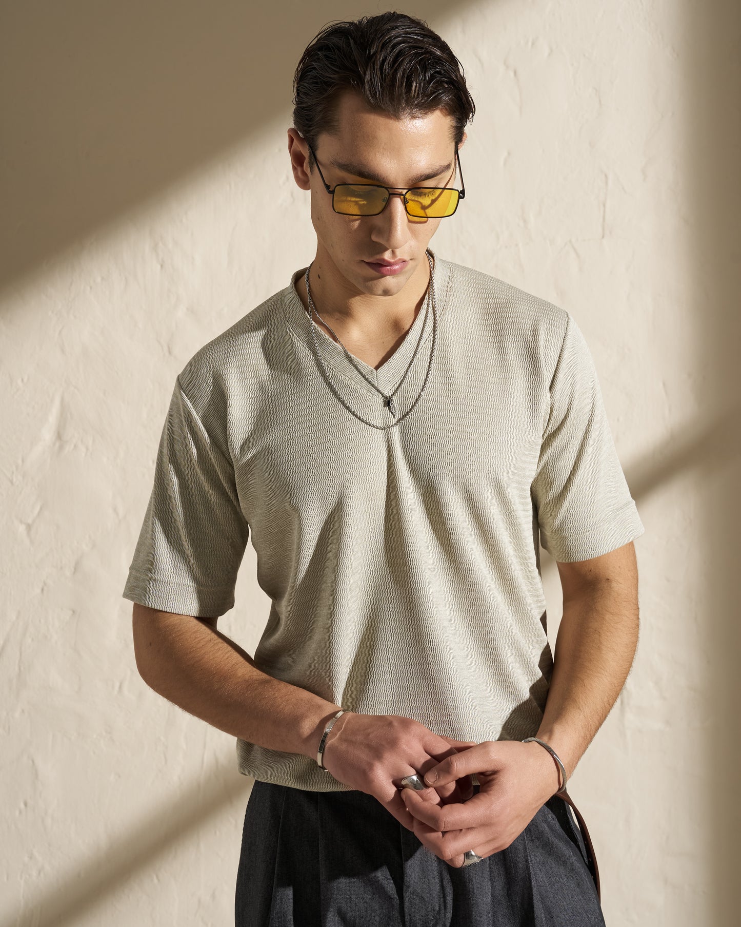 KNITTED V-NECK T-SHIRT
