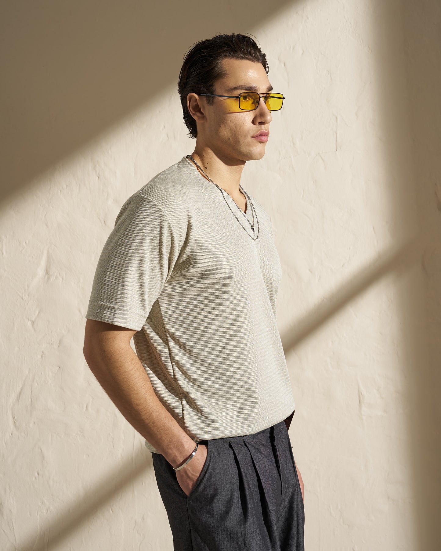 KNITTED V-NECK T-SHIRT