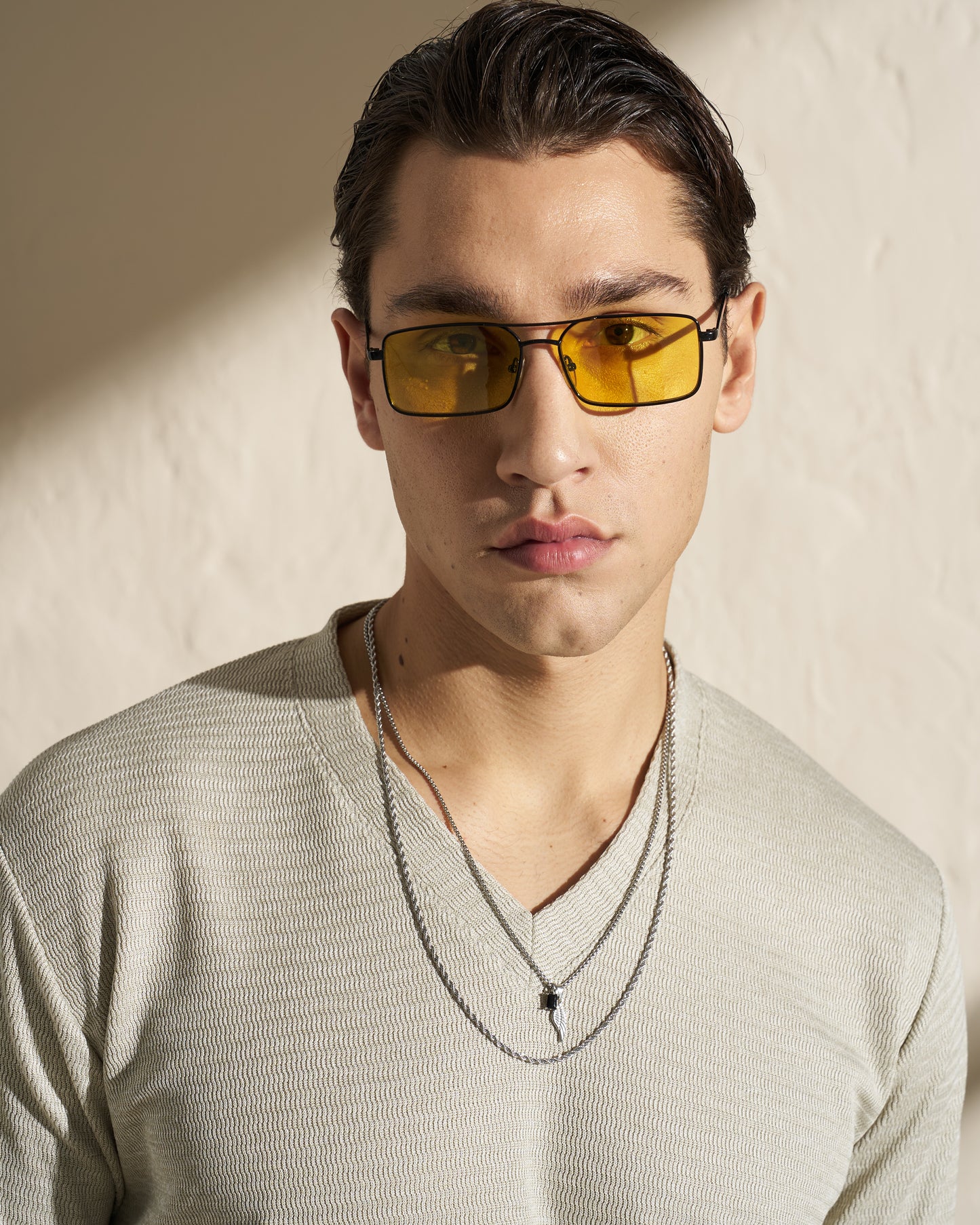 KNITTED V-NECK T-SHIRT