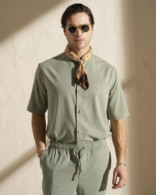 LIGHTWEIGHT SHORT-SLEEVE SUMMER SHIRT
