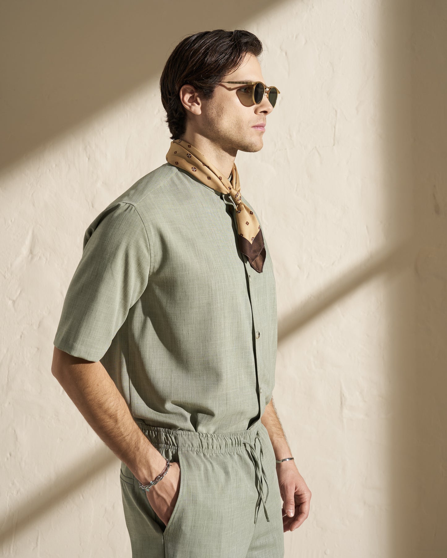 LIGHTWEIGHT SHORT-SLEEVE SUMMER SHIRT