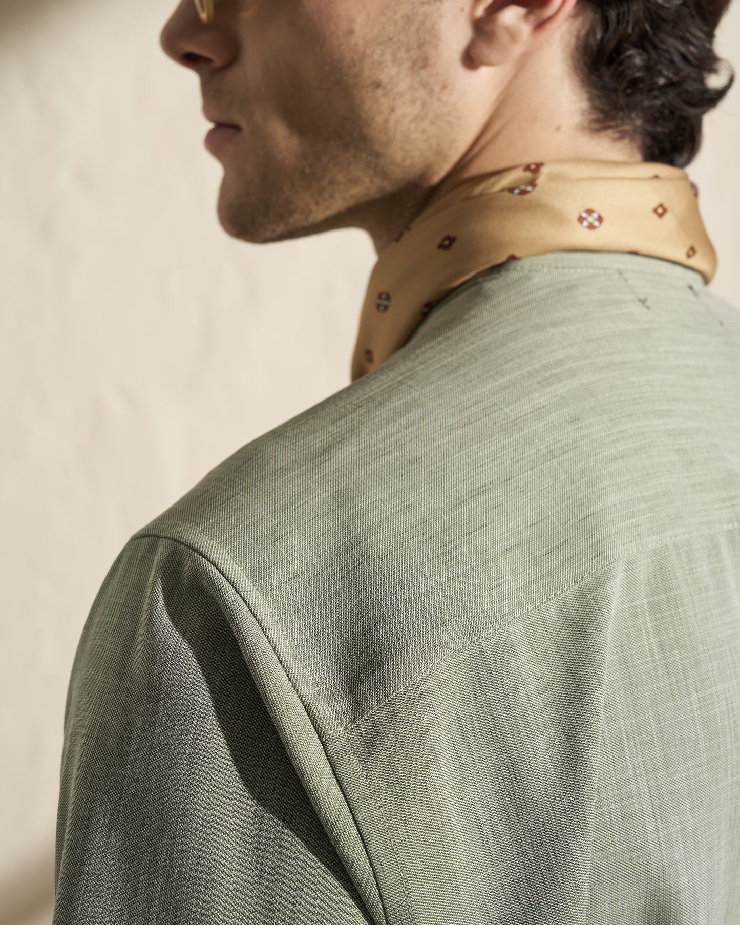 LIGHTWEIGHT SHORT-SLEEVE SUMMER SHIRT