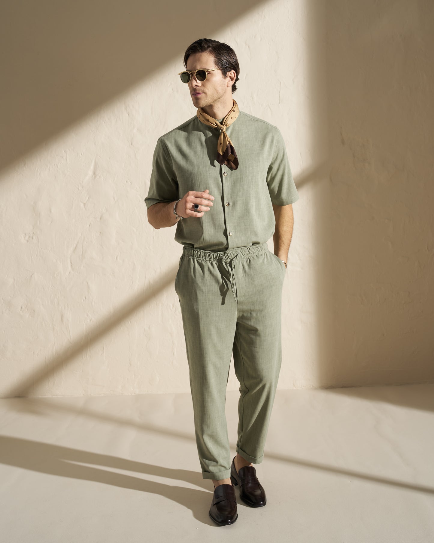 LIGHTWEIGHT SHORT-SLEEVE SUMMER SHIRT