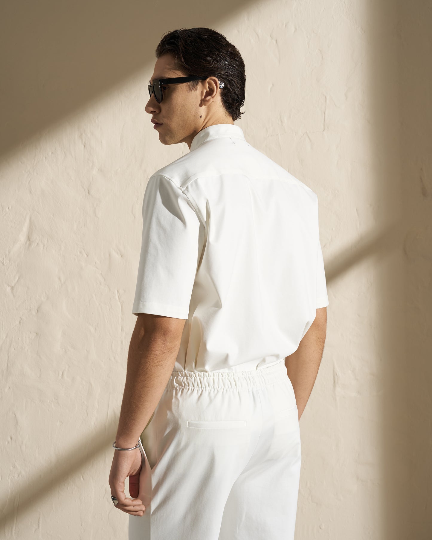 SHORT-SLEEVE MANDARIN COLLAR SHIRT