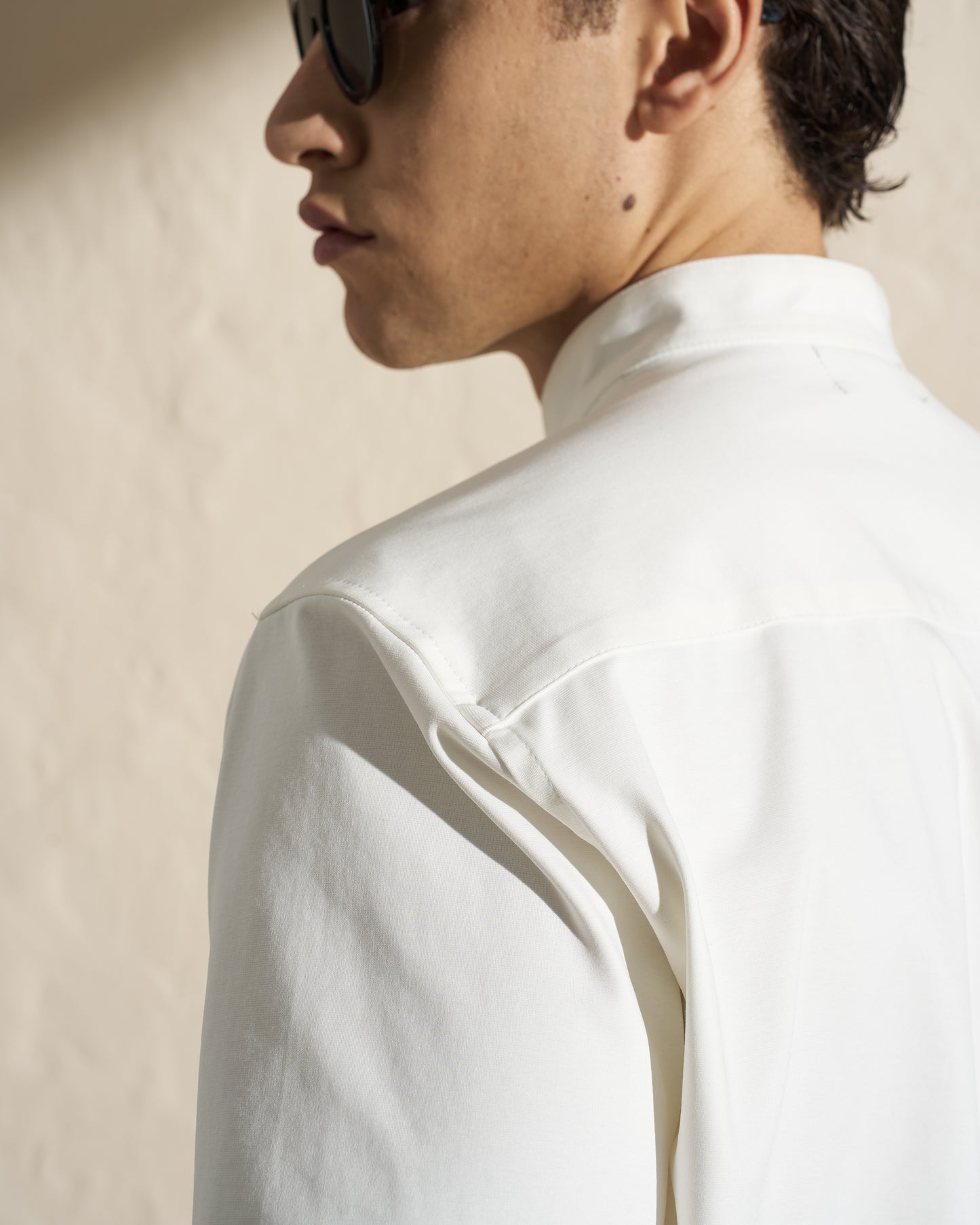 SHORT-SLEEVE MANDARIN COLLAR SHIRT