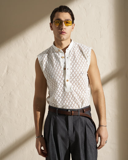SLEEVELESS TEXTURED KNIT SHIRT