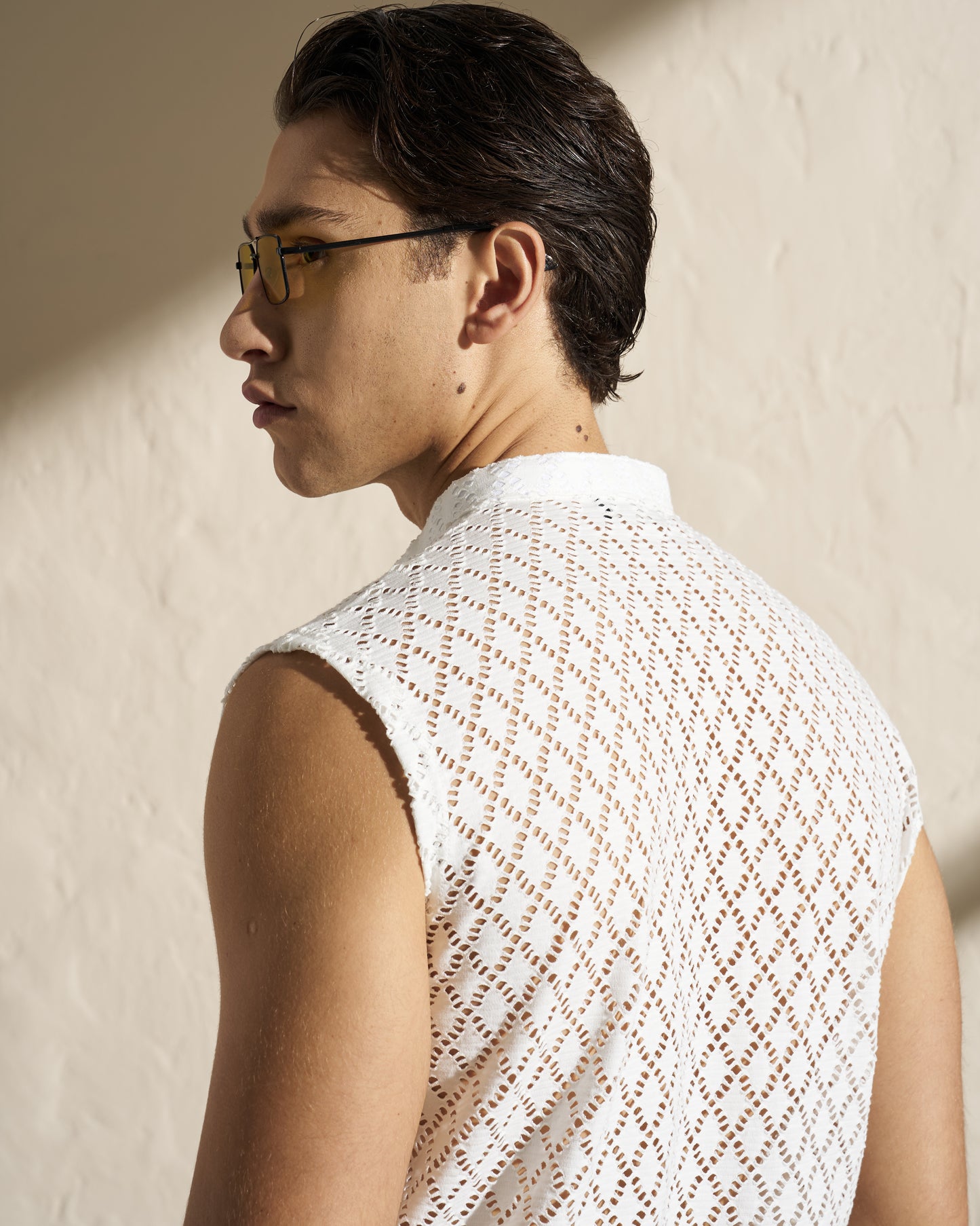 SLEEVELESS TEXTURED KNIT SHIRT