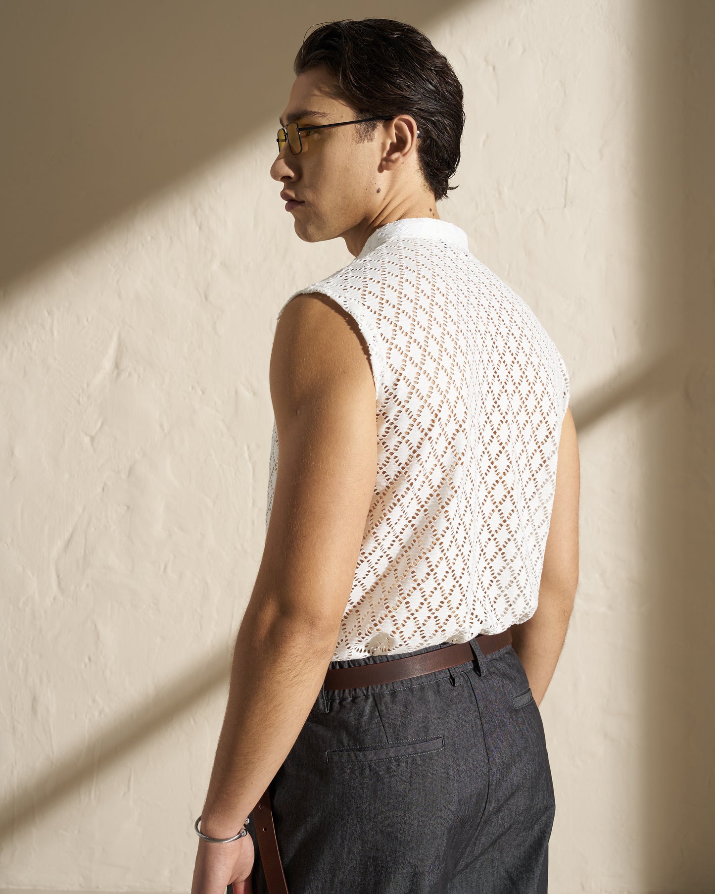 SLEEVELESS TEXTURED KNIT SHIRT